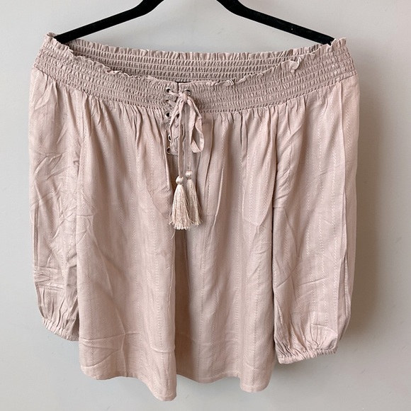 NWT Off Shoulder Top - Picture 7 of 7